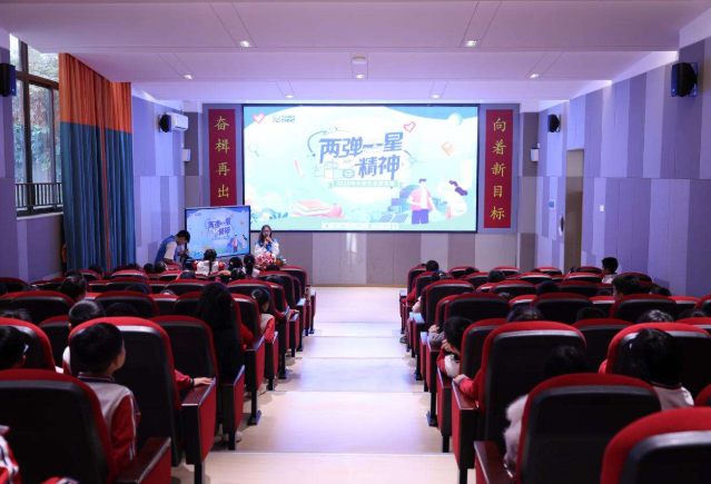 “青核之光”宣讲团：把“两弹一星”精神种进少年心田